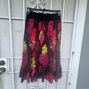 Metrowear L Long Flowing lined skirt elastic waistband pretty floral pattern